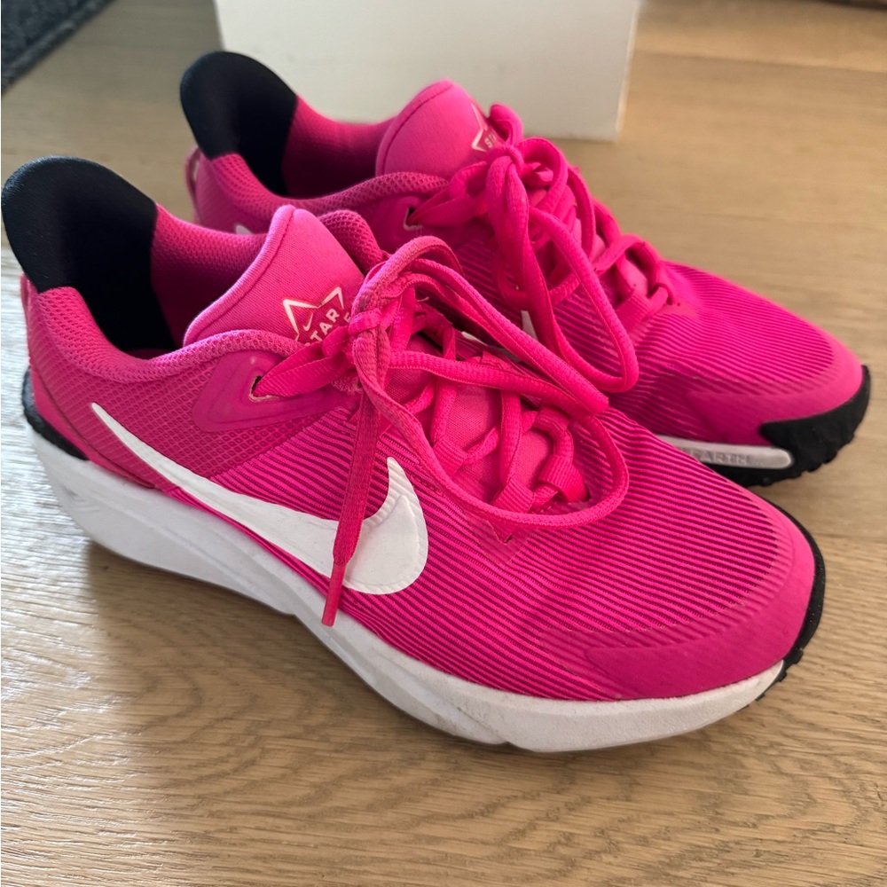 Nike Fuchsia Running Sneakers